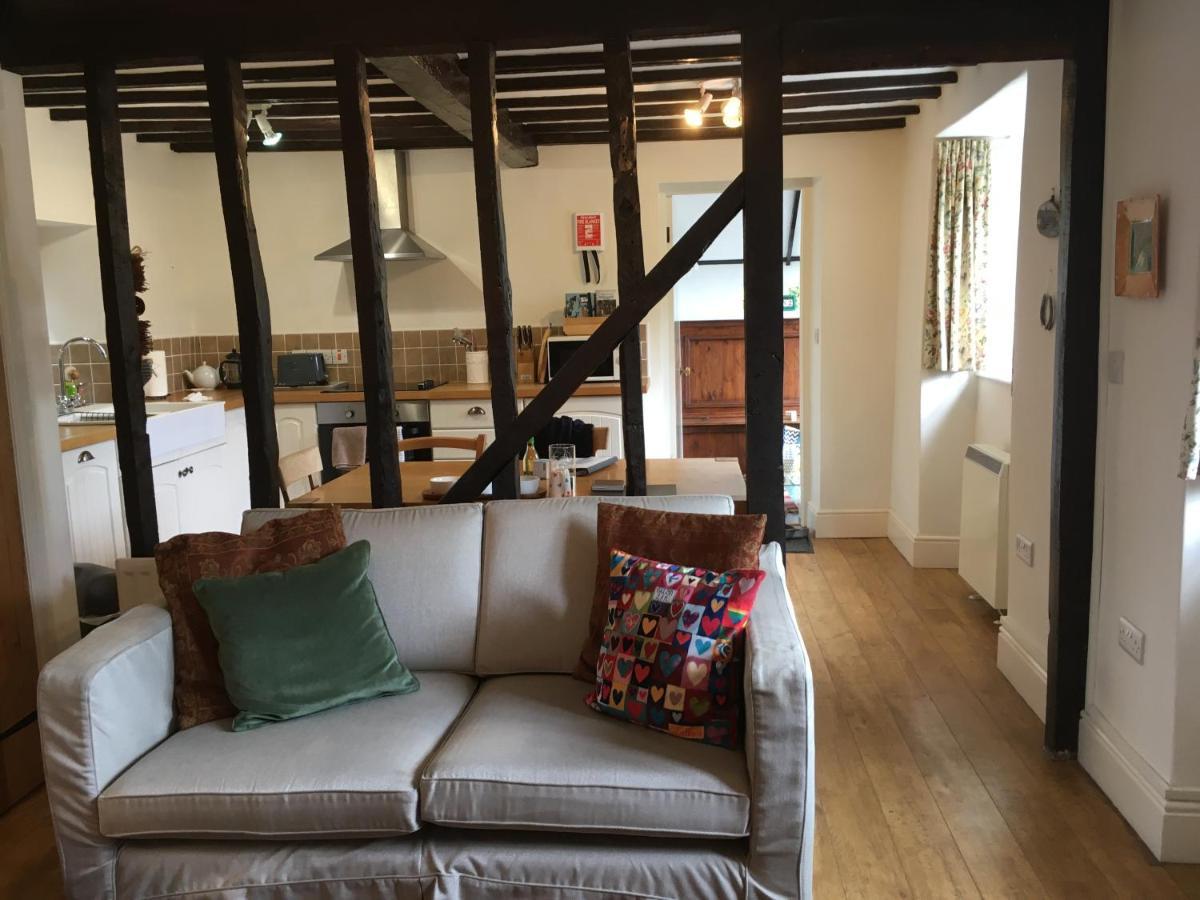 200 Year Old Gardener'S Cottage, Mid Wales Лланидлос Экстерьер фото